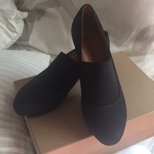 Gentle souls Nova slip on